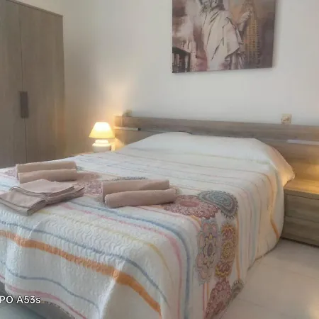 Aprtamento Con Piscina Τορεβιέχα
